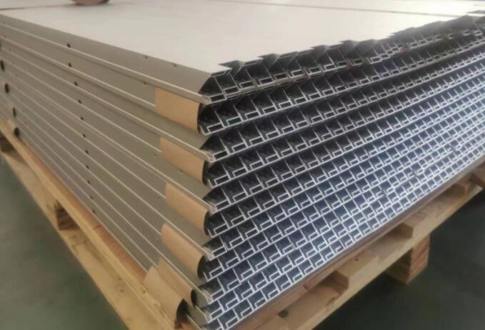 30-50 tahun Umur Panel Surya Pemasangan Frame Anodized Untuk Ketahanan Cuaca Tinggi